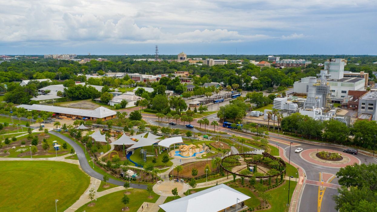 Why are Gen-Zers covering their noses in family photos?