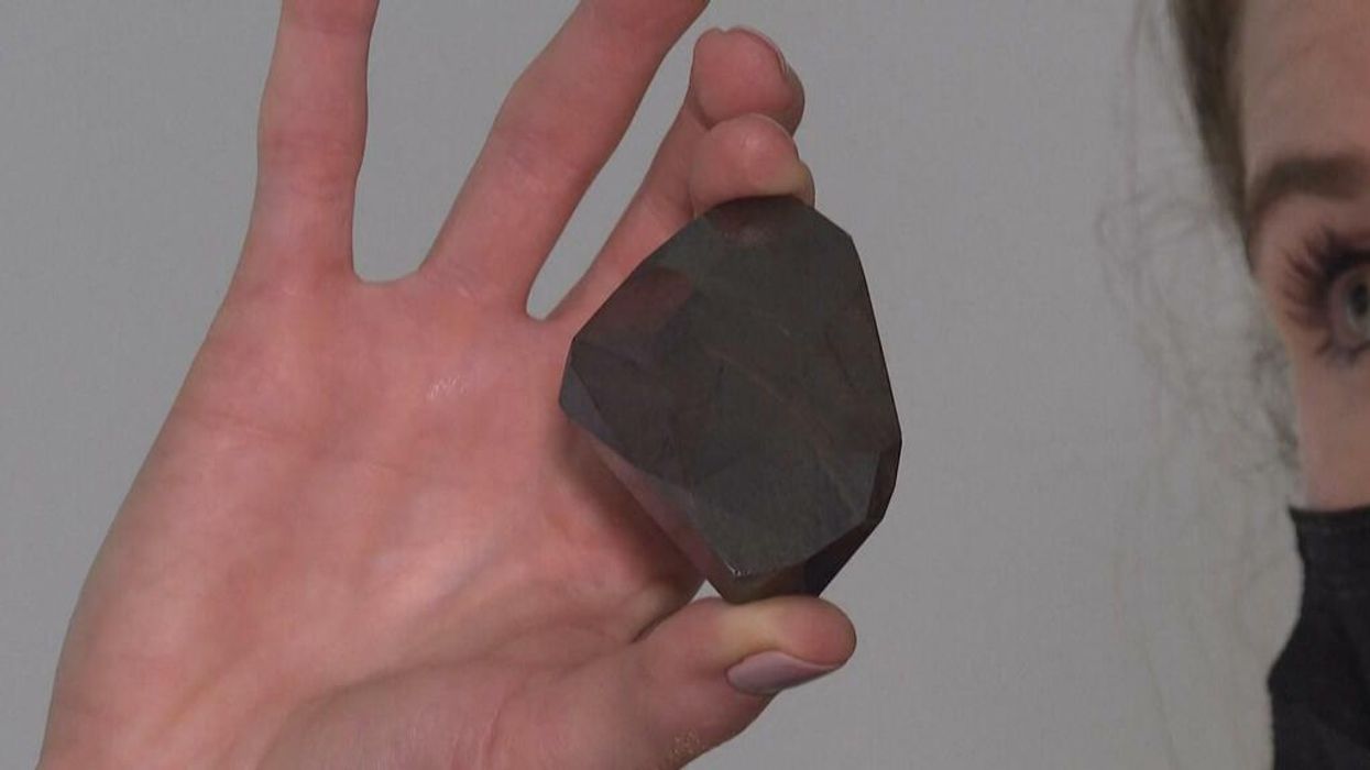 Woman finds out that her diamond ring is fake at NBA game and storms out