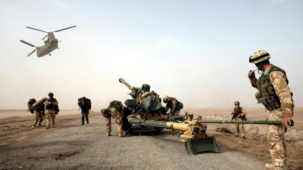 A 105mm gun is dropped by a Chinook helicopter to British 29 Commando Regiment Royal Artillery on the Fao Peninsula in southern Iraq, on 21 March 2003