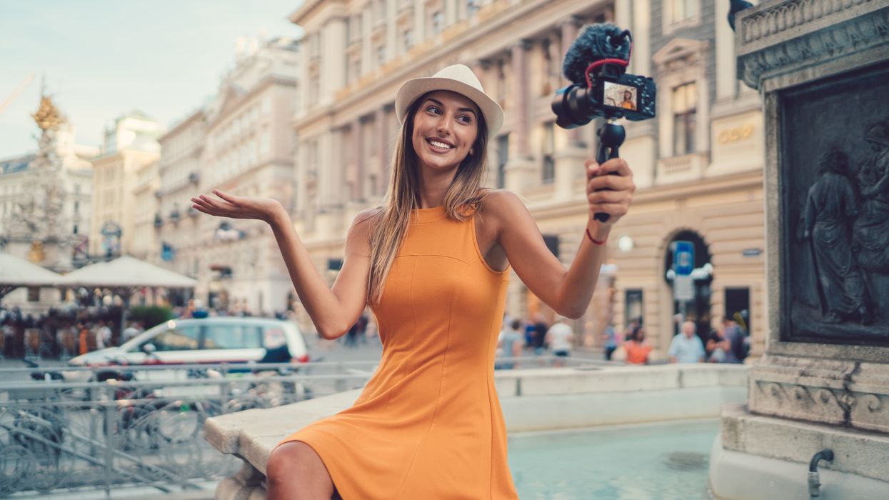 <p>A calculator can now estimate how many views and followers you need to become a full-time influencer. </p>
