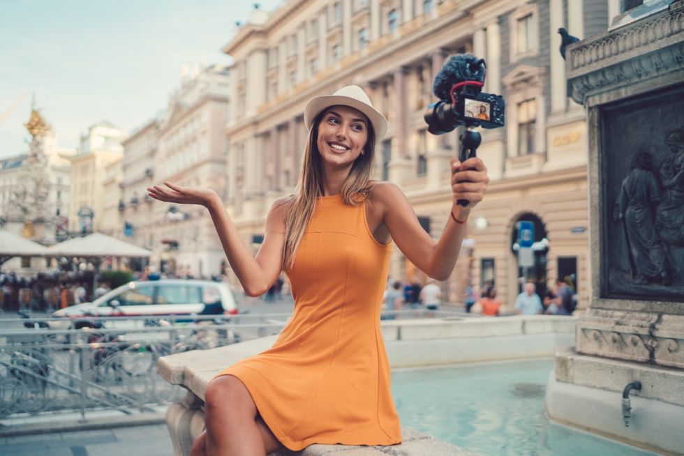 <p>A calculator can now estimate how many views and followers you need to become a full-time influencer. </p>