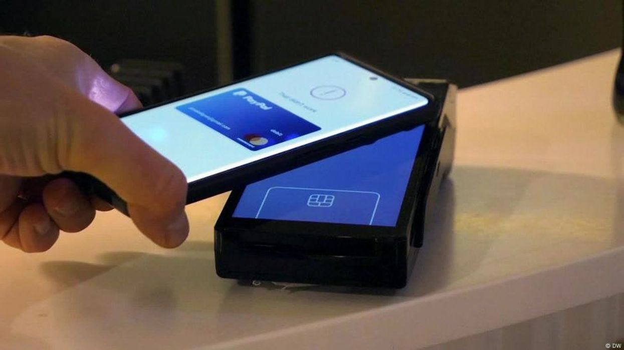 Cashier mistakes payment for tip at cashless restaurant, leaving customer embarrassed