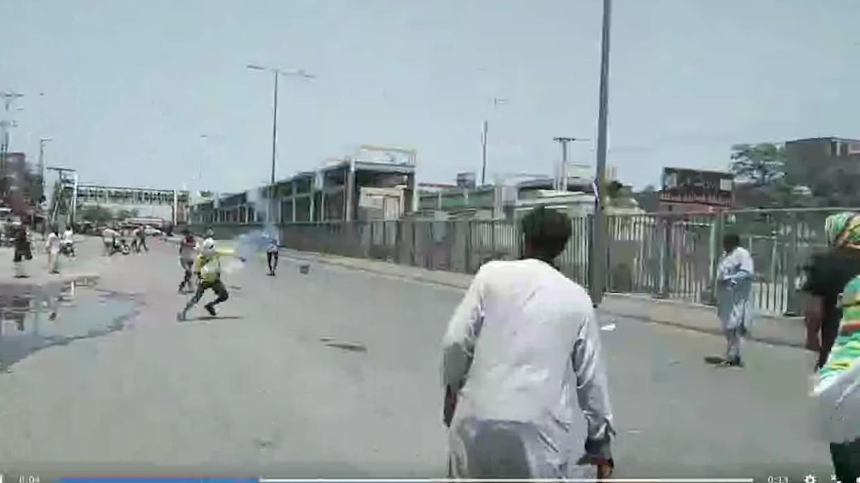 Protestor effortlessly catches tear gas canister and throws it right back