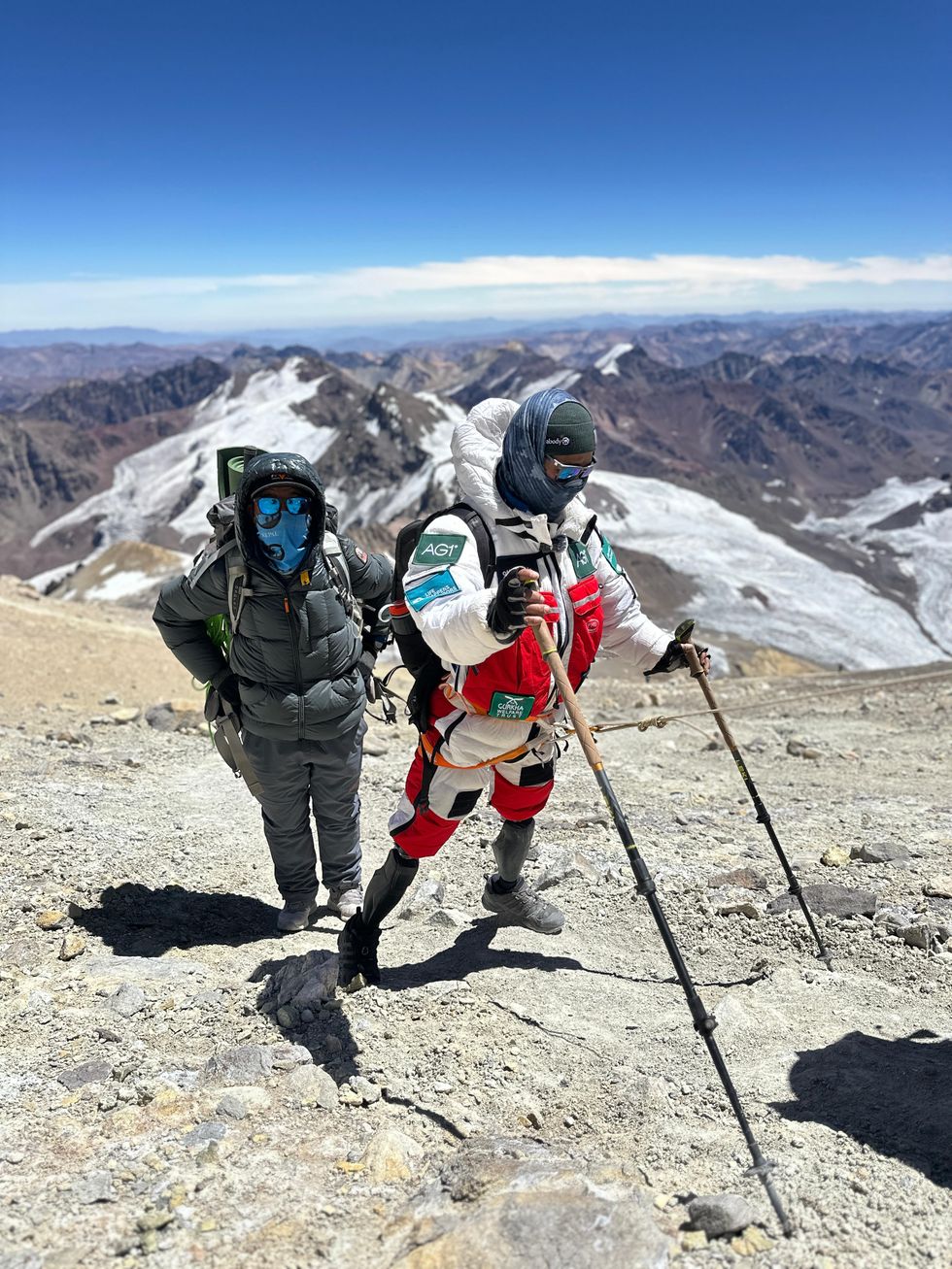A man with prosthetic legs climbing a mountain