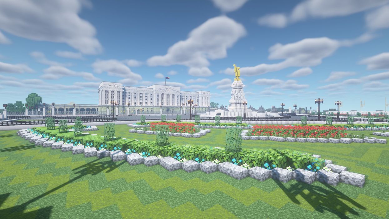 A Minecraft creation designed to look like Buckingham Palace