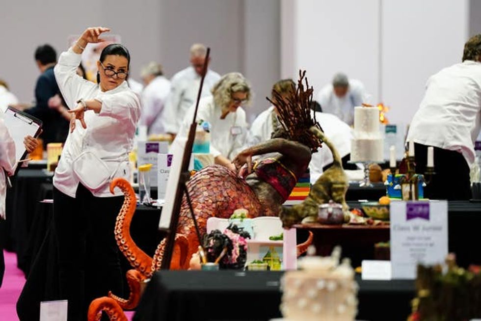 A model at the Cake International show