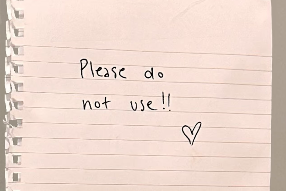 A note which reads 'please do not use' left on the door of Matilda Djerf's personal bathroom