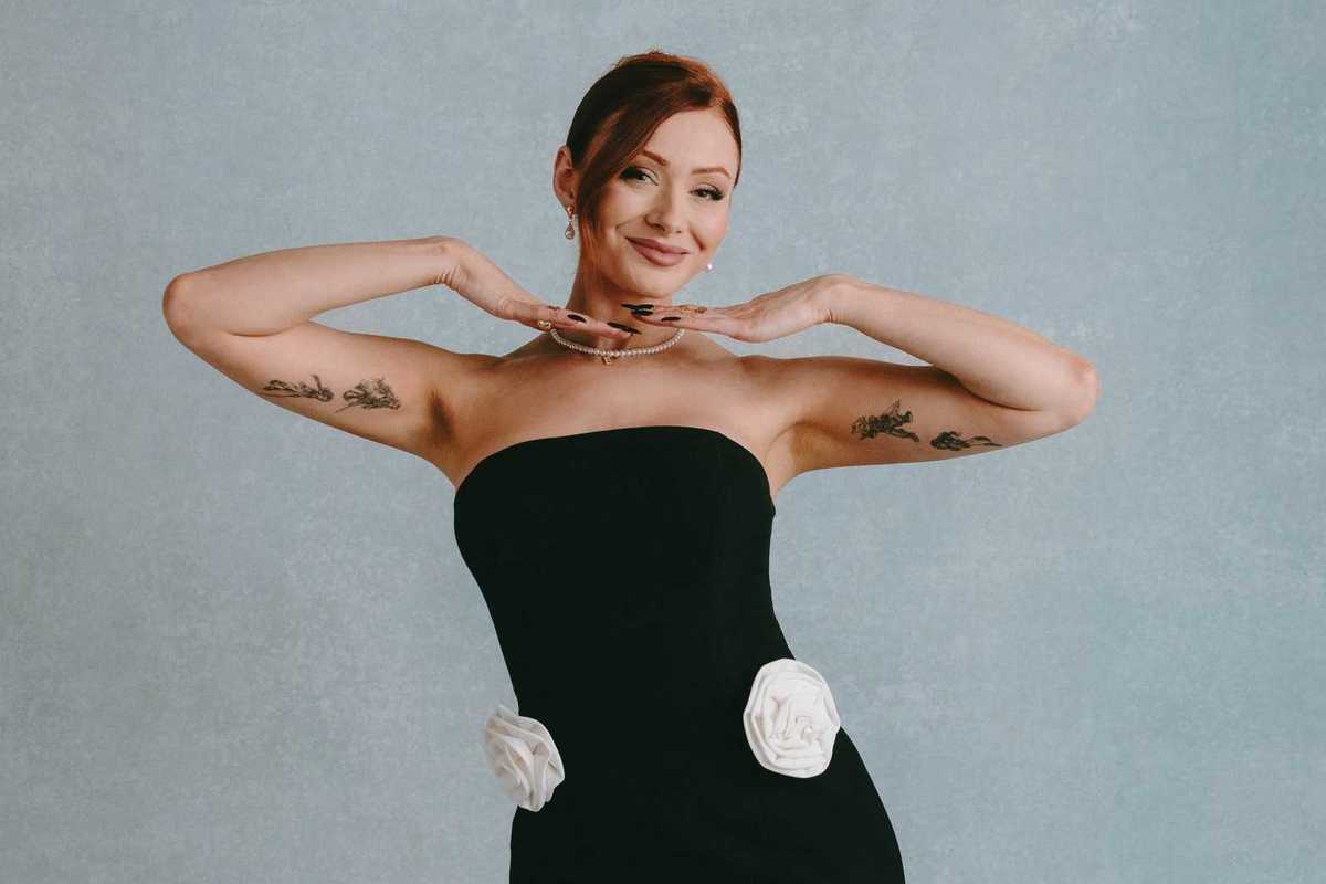 A portrait of Elz the Witch