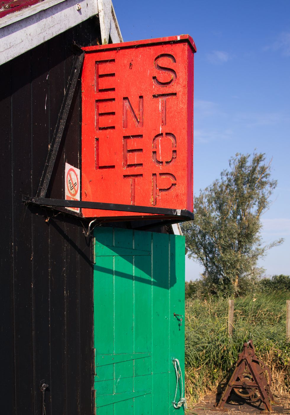 A red 'eel net stop' sign at the Eel Sett
