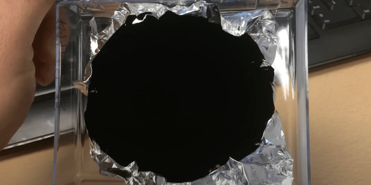 Image of the the darkest colour on Earth, 'Vantablack,' has people ...