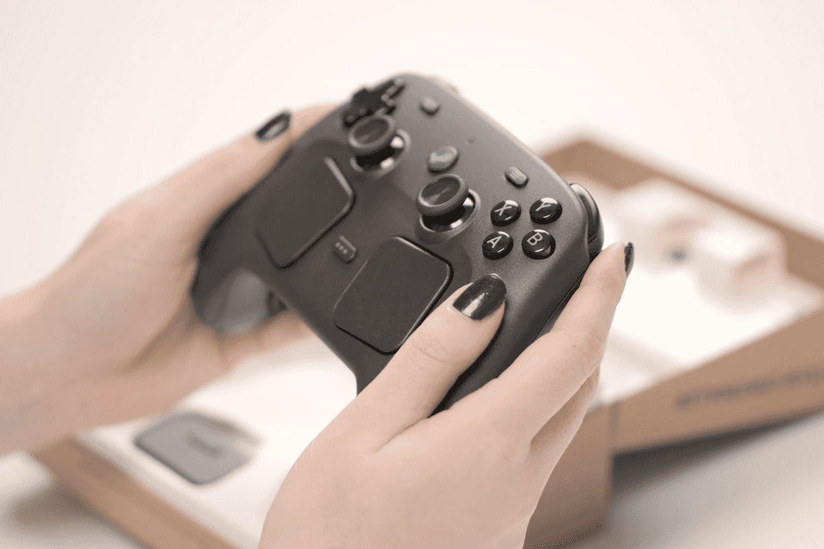 A screenshot of the Steam Controller from Valve's Official Overview and Quick Start Guide