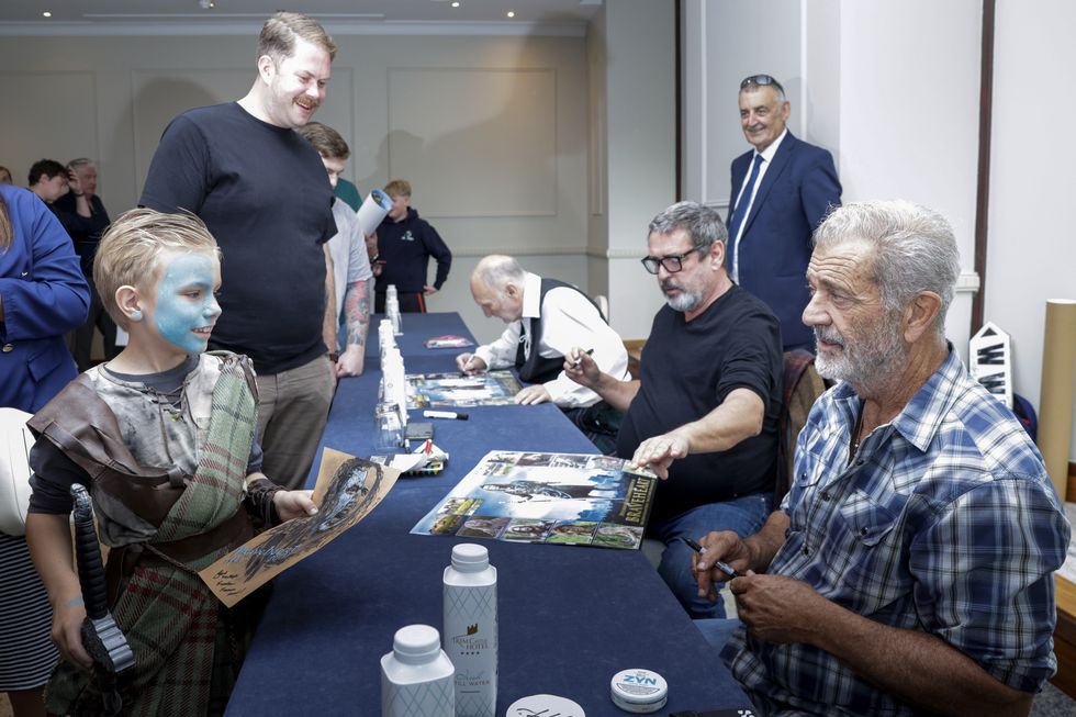 Mel Gibson poses for selfies with fans to mark 30 years of Braveheart film