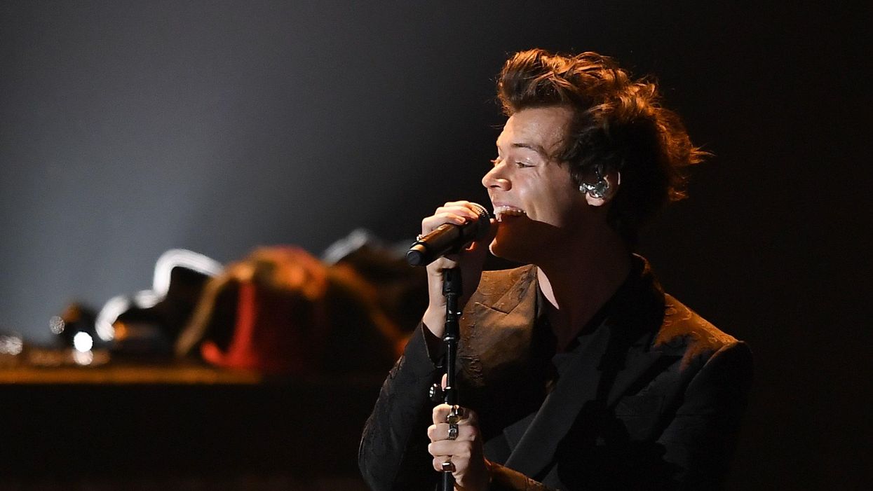 Emotional moment Harry Styles helps fan come out at Wembley Stadium concert
