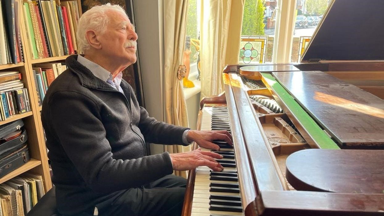 Alan Melinek has gone viral on TikTok playing the piano and raising money for charity