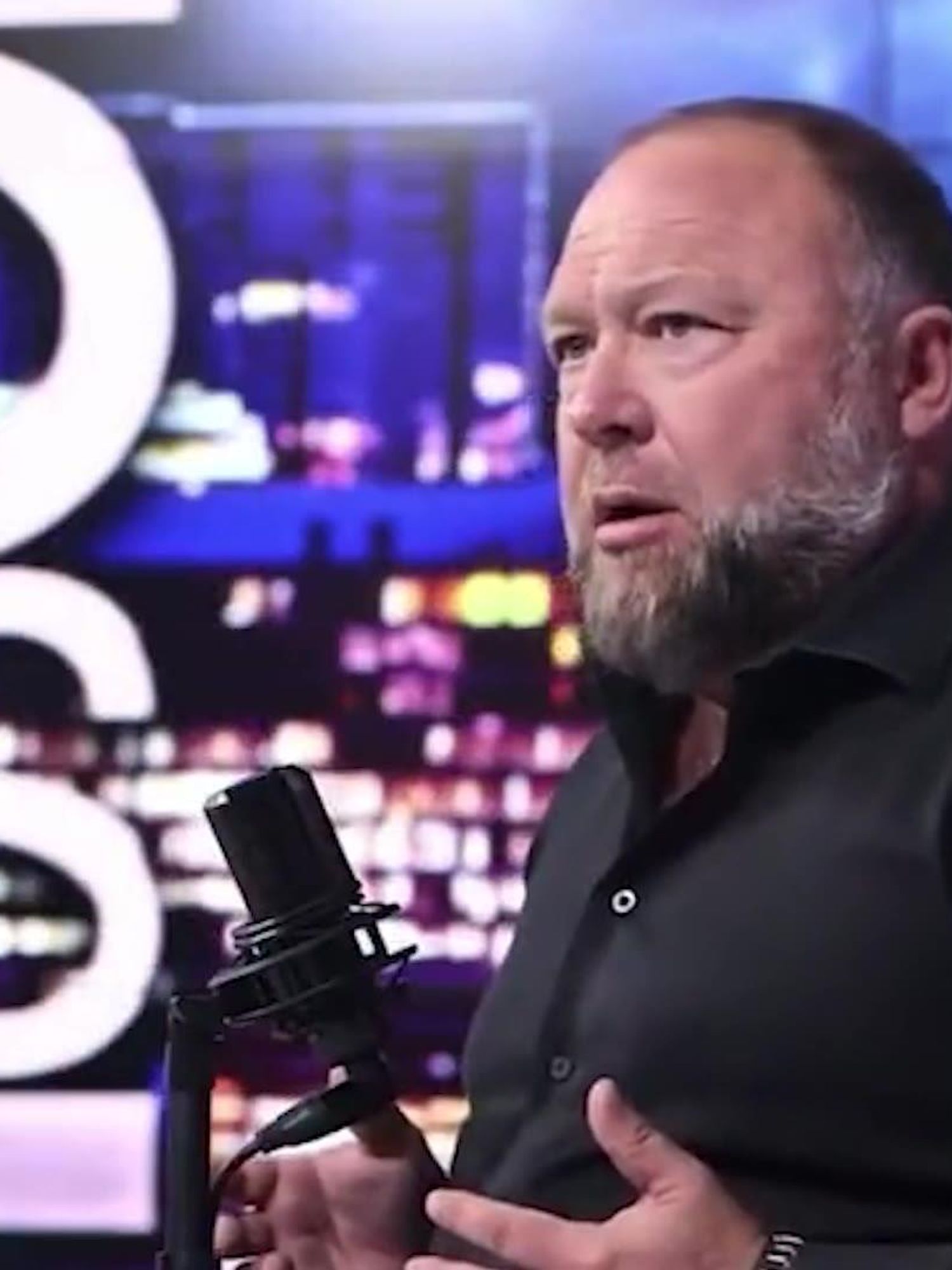 Alex Jones claims women 'throw themselves' at him in restaurants
