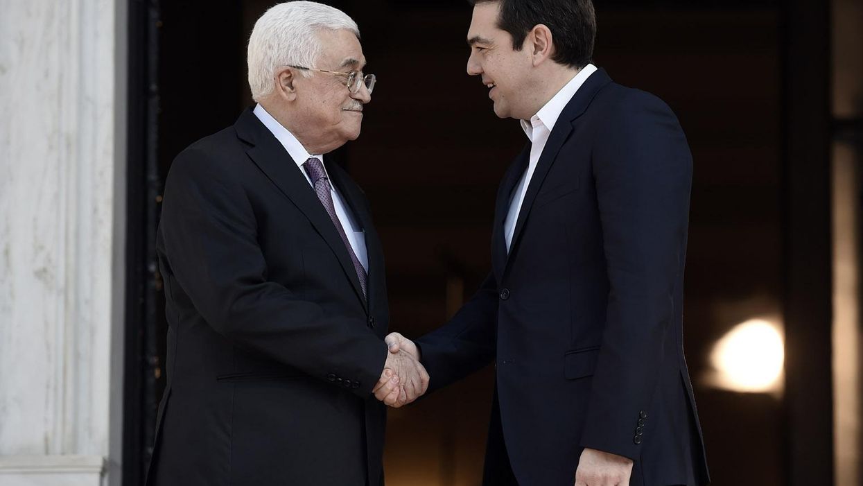 Alexis Tsipras shakes hands with Palestinian president Mahmud Abbas