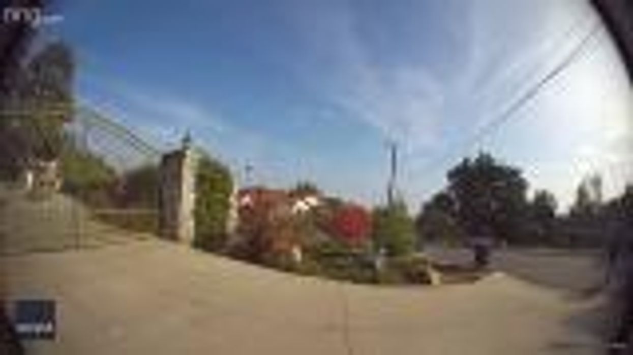 Amazon delivery driver surprises homeowners with charming message