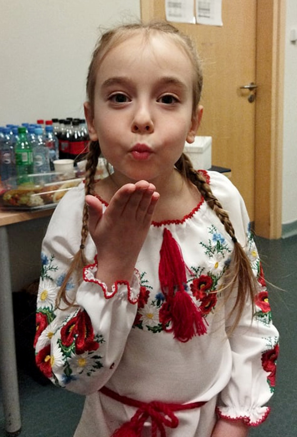 Ukrainian girl, 7, sings Let It Go in three languages on Good Morning Britain