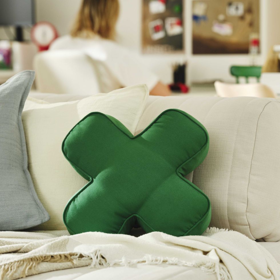 An official product image of the YXSTABY gaming D-pad cushion