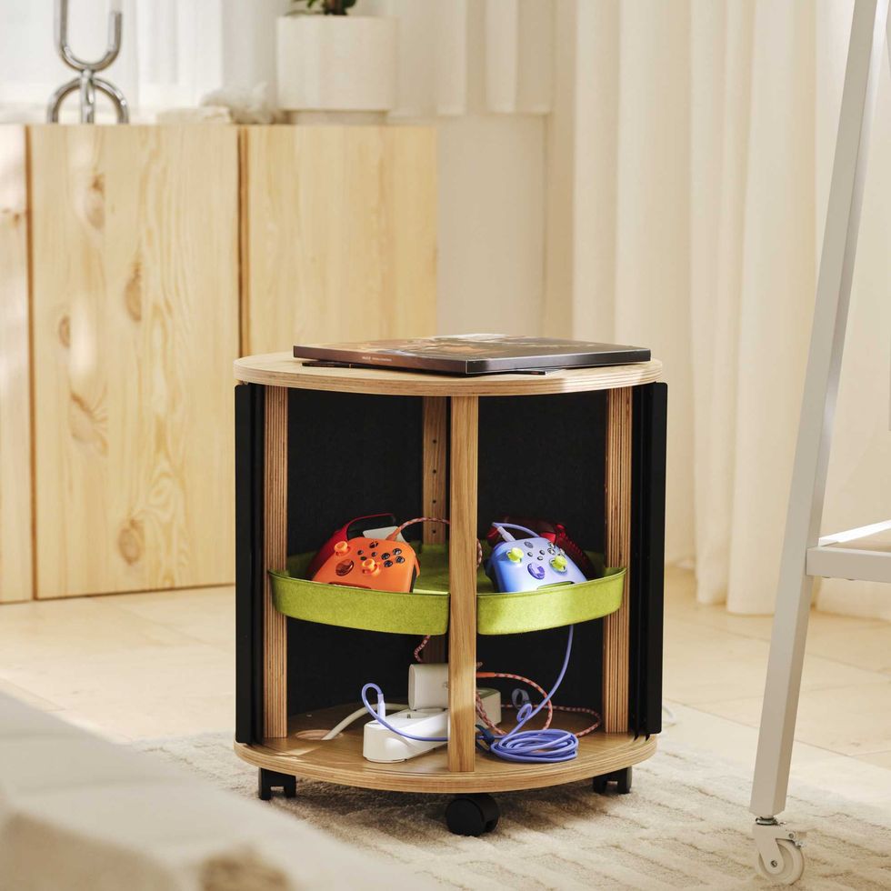 An official product image of the YXSTABY gaming side table on castors