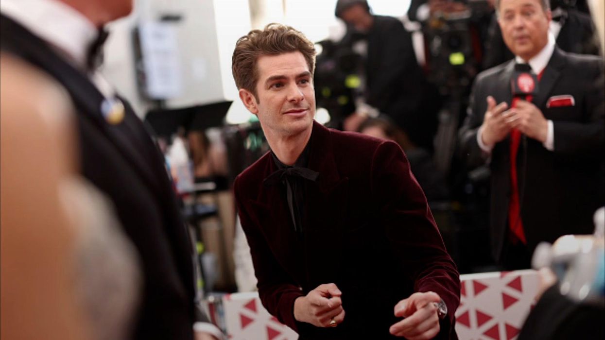 Andrew Garfield finally reveals who he was texting in that viral Oscars meme