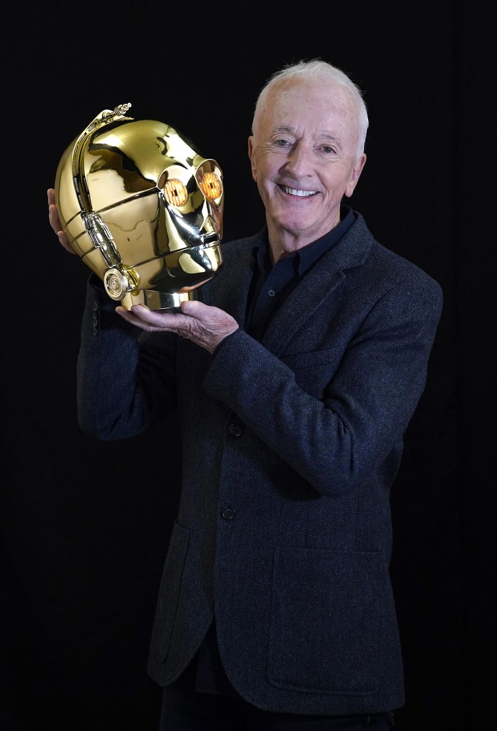 C-3PO head worn by Anthony Daniels in first Star Wars film to sell for up to £1m