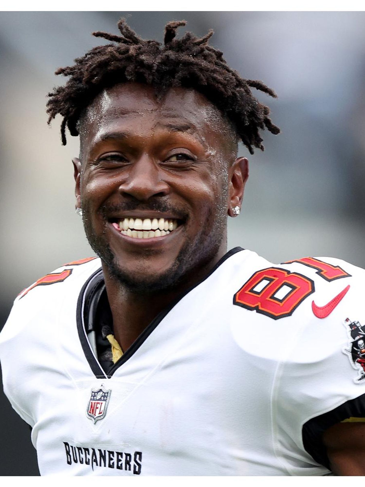 Antonio Brown can't stop trolling Tom Brady after QB's nightmare start to NFL season