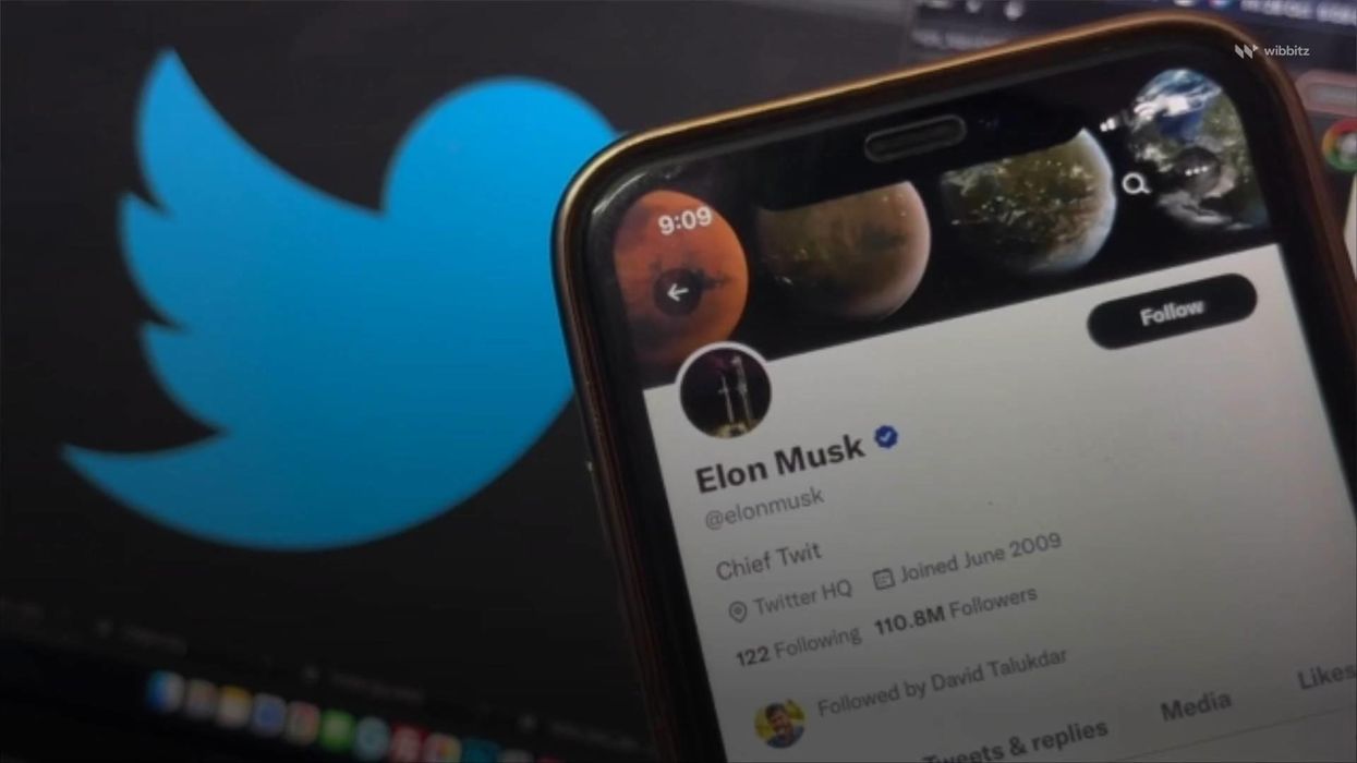 Elon Musk keeps criticising Apple while using their products