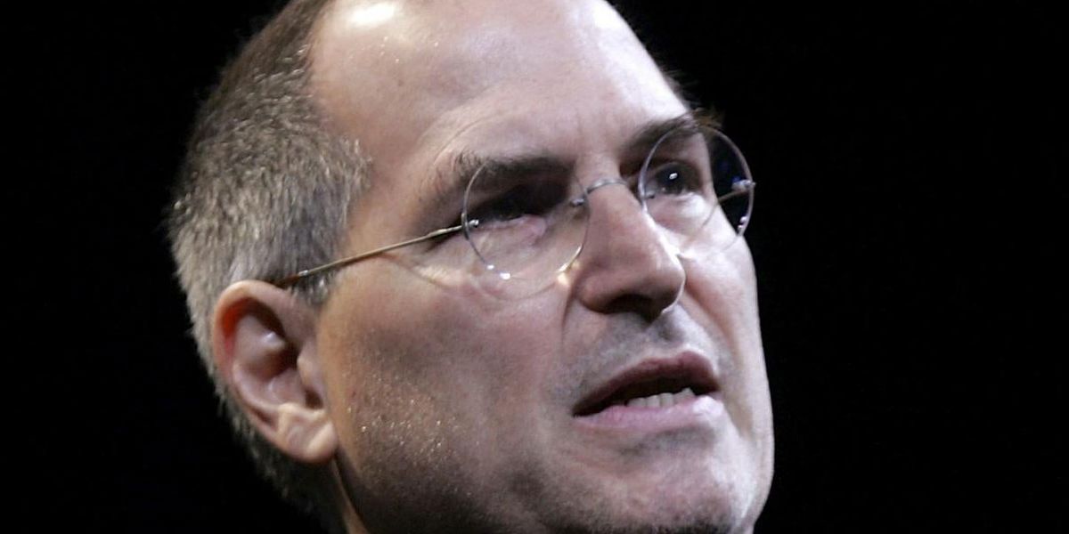 steve-jobs-daughter-throws-shade-at-apple-s-new-iphone-14