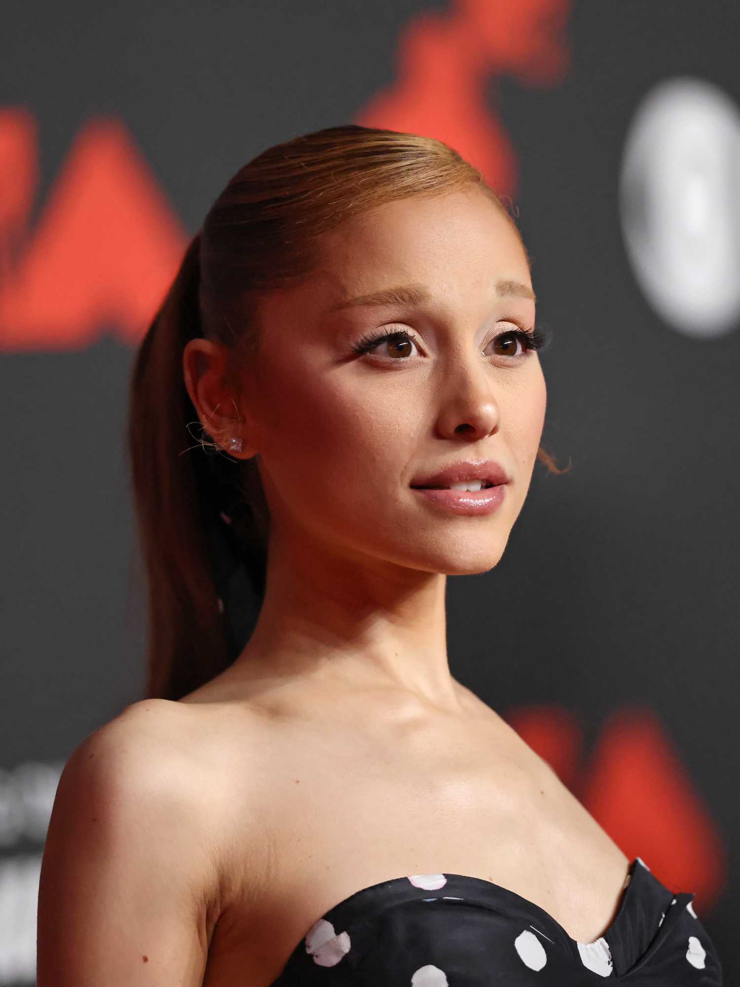 Ariana Grande forced to ditch high heels for final London shows after injury