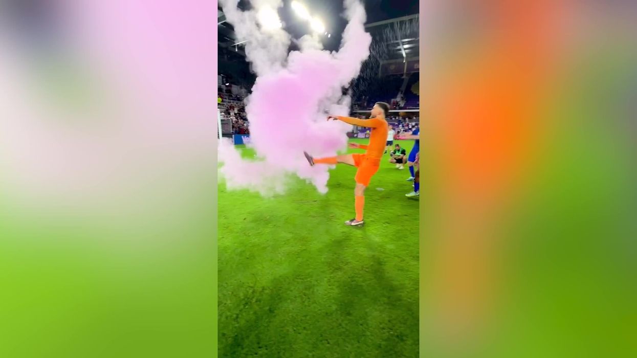 Arsenal goalkeeper Matt Turner does unique gender reveal on pitch