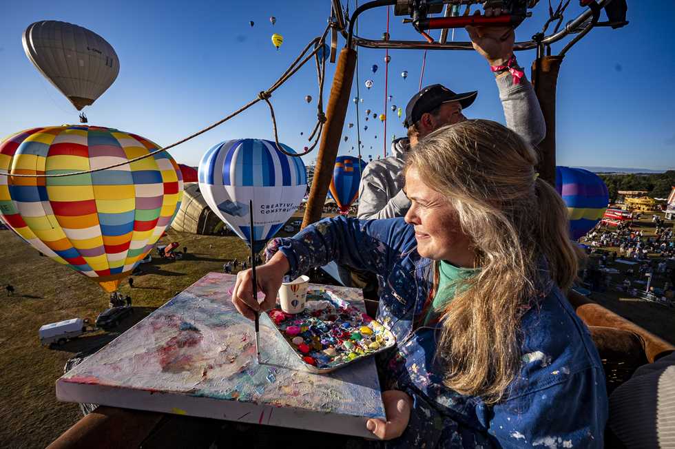 British artist takes to the skies to paint from hot air balloon basket