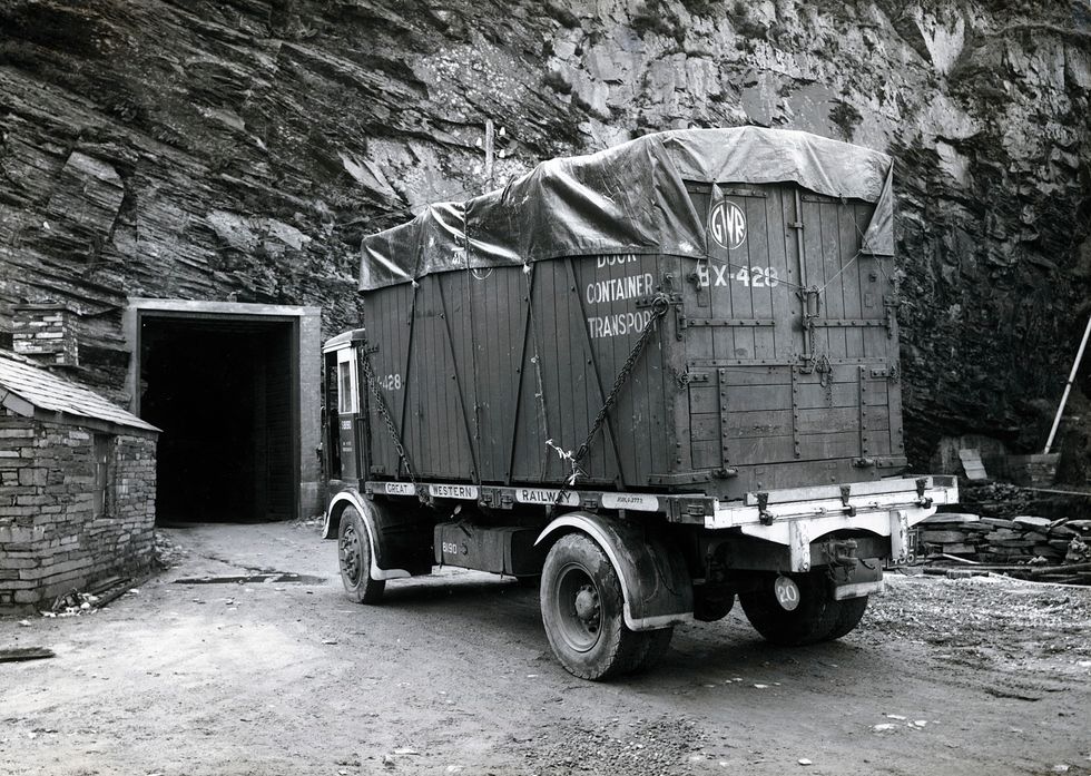 National Gallery tablet celebrates Welsh quarry that housed paintings during war