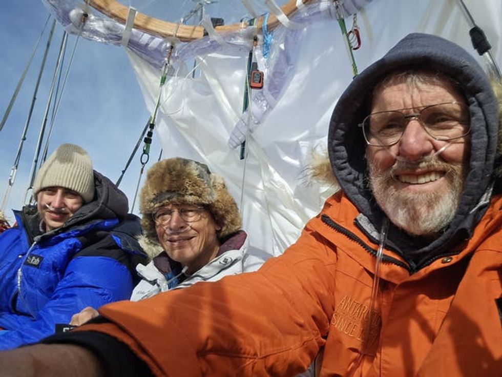 Atlantic hydrogen balloon crossing