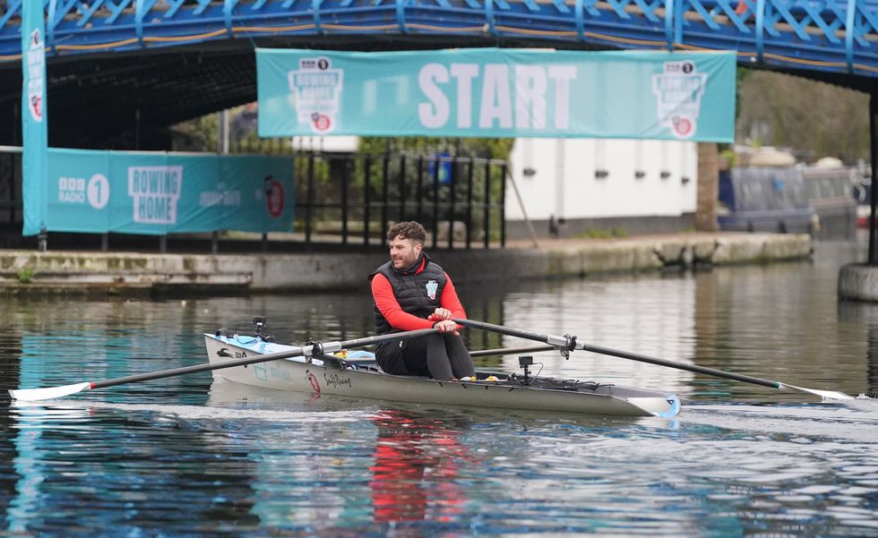 Jordan North begins 100-mile rowing challenge for Comic Relief