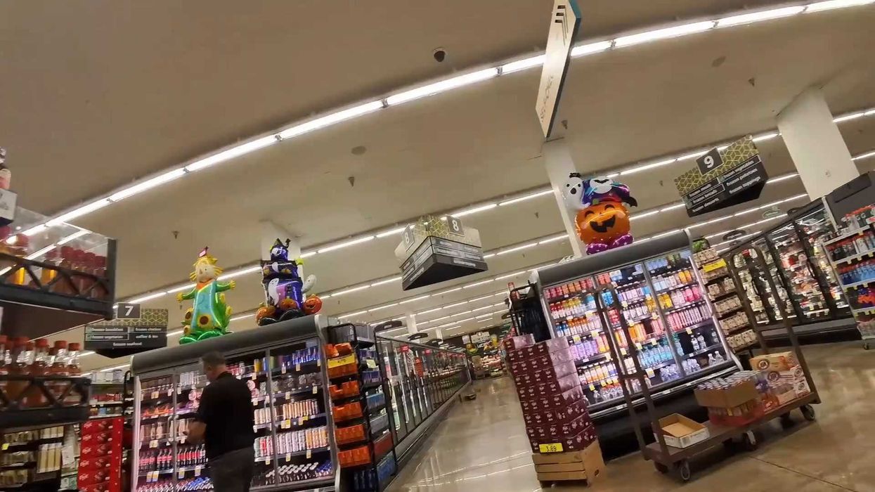 Watch bear run wild in Arizona grocery store in alarming footage