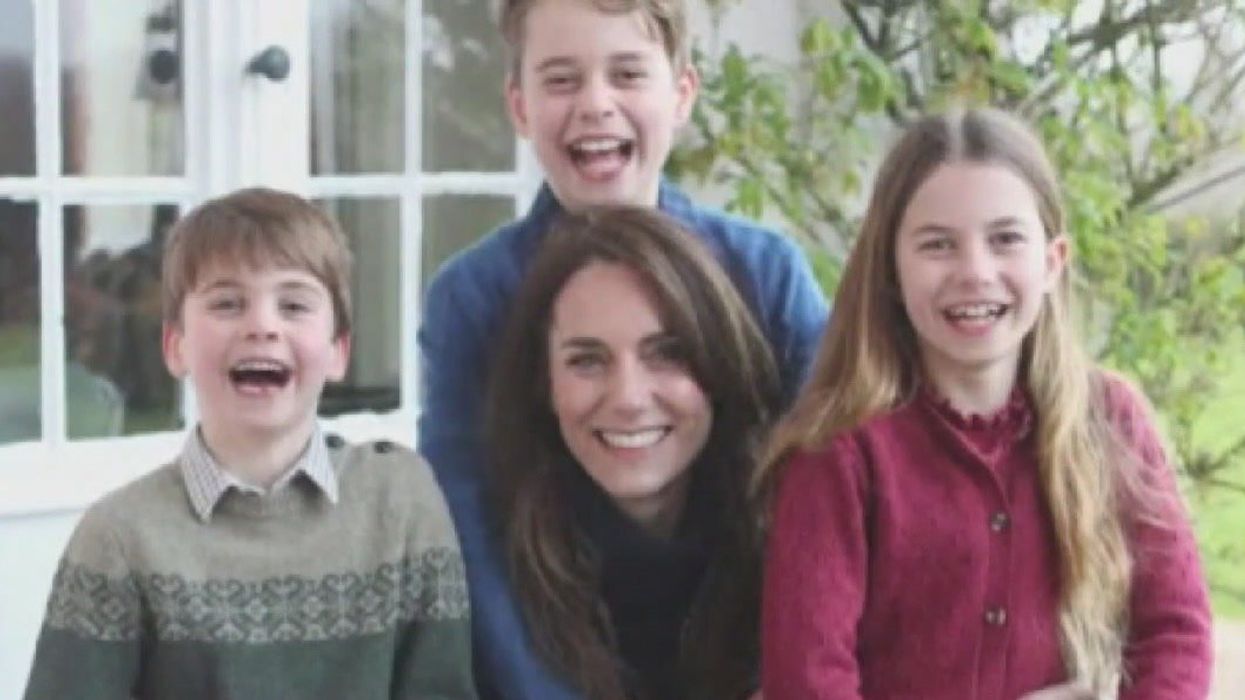 New royal family 'photoshop' resurfaces after Kate Middleton apology
