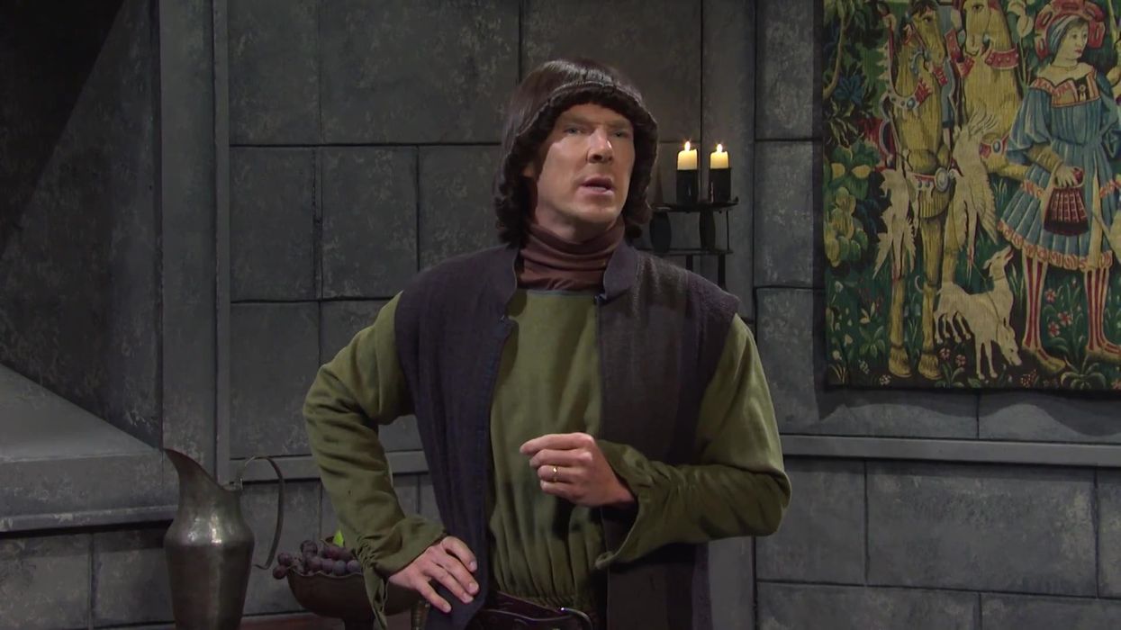 Benedict Cumberbatch wears t-shirt supporting Roe v. Wade during SNL