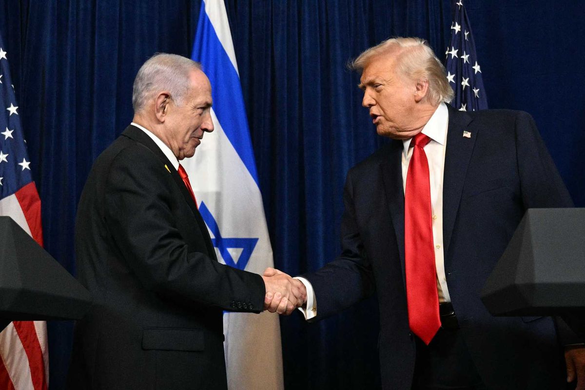 Benjamin Netanyahu, left, shakes hands with Donald Trump, right.