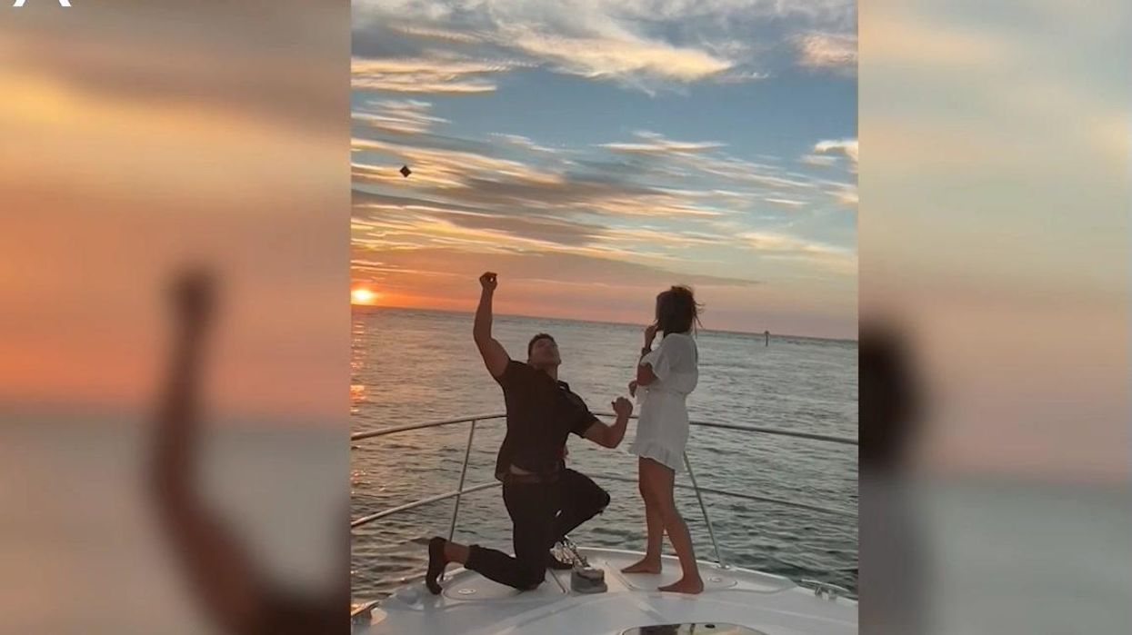 Best man accidentally throws engagement ring into ocean during friend's boat proposal