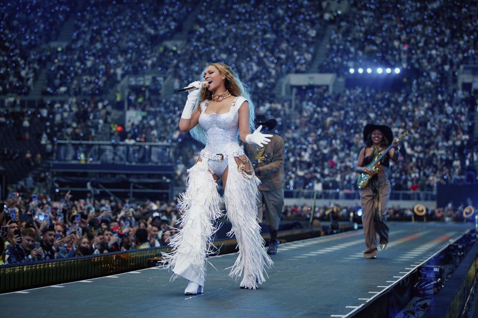 Beyonce enjoys the rain as she kicks off London stint of Cowboy Carter tour