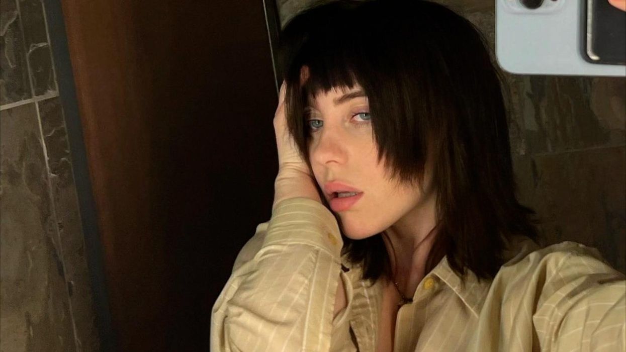 Billie Eilish stops concert to help distressed fan