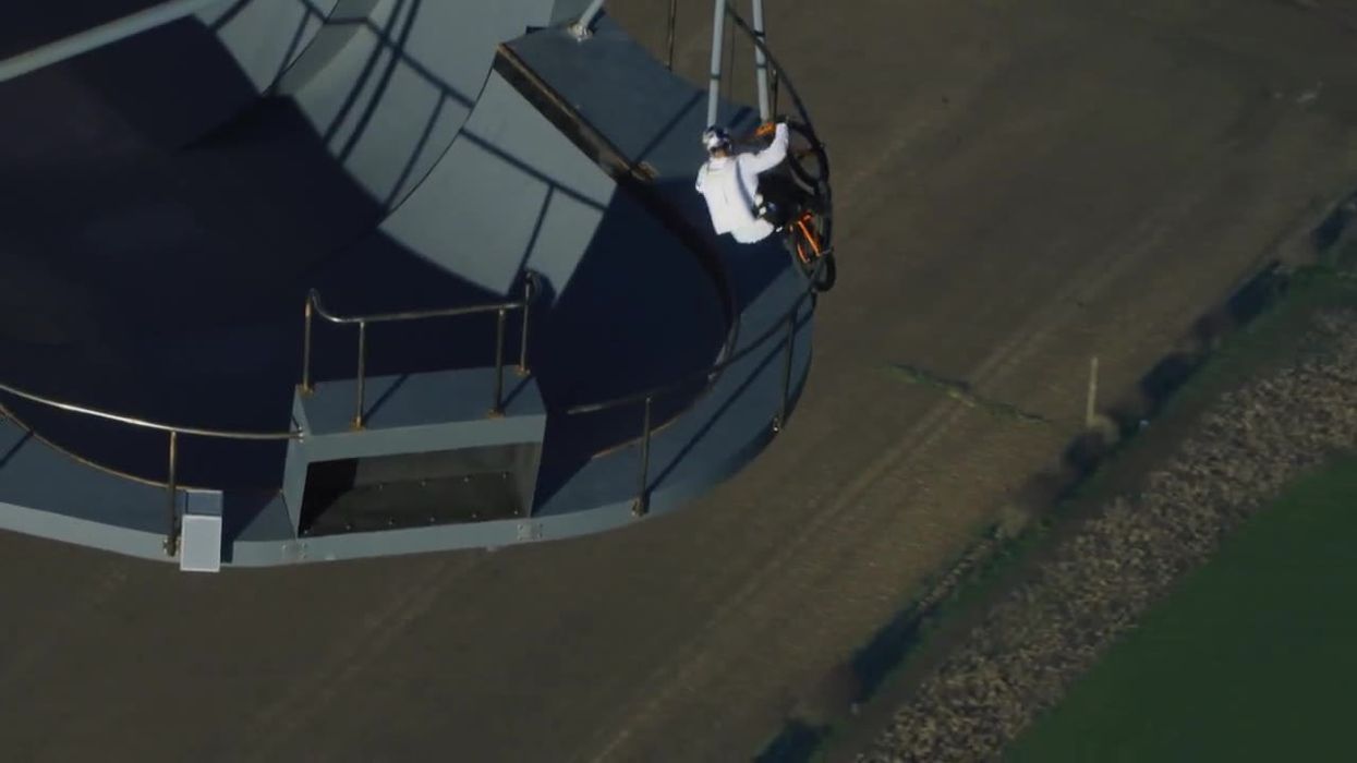 Jaw-dropping moment BMX pro rides under hot air balloon suspended 2000-feet in sky