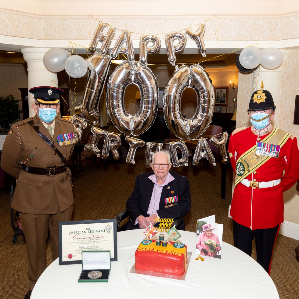 Veteran celebrates 100th birthday with his regiment from Second World War