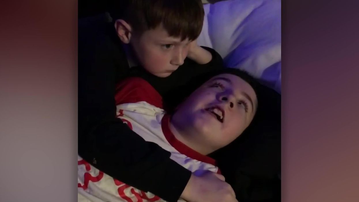 Woman, aged 21, sparks confusion for having a 15-year-old daughter