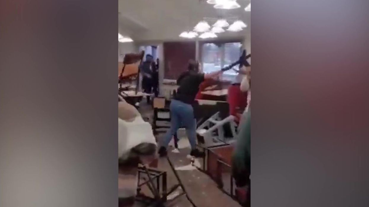 Wild brawl erupts at a restaurant all over a minor misunderstanding about steak