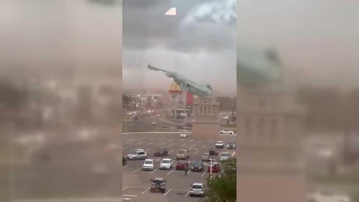 Statue of Liberty replica topples over and people think it's a sign