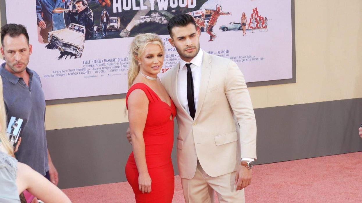 Britney Spears uses nail art to help overcome "unbearable" social anxiety