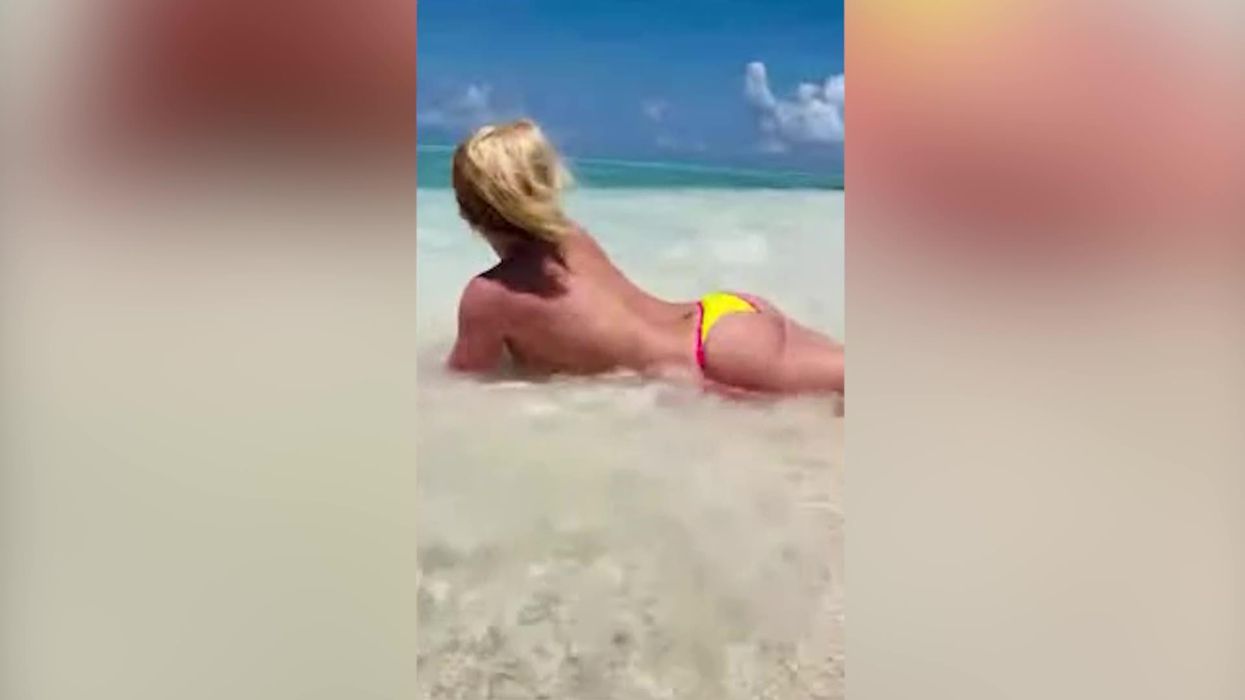 Britney Spears posts numerous completely nude beach photos on Instagram