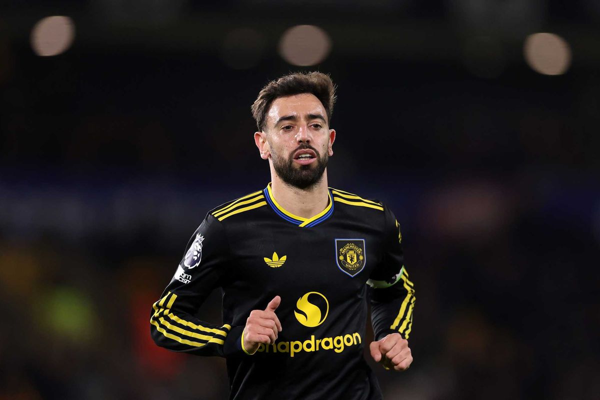 Bruno Fernandes of Manchester United walks over to take a corner kick during the Premier League match between Wolverhampton Wanderers and Manchester United at Molineux on December 08, 2025 in Wolverhampton, England